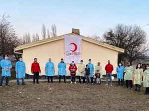 Kütahya Genç Kızılay gönüllülerinden köy okulunda bakım ve onarım çalışması