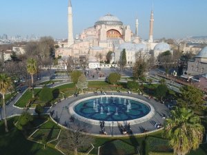 Kısıtlamada Sultanahmet Meydanı’na turist akını