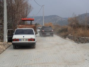 Pamukkale Belediyesi kilit parke taşları ile sokakları kaplıyor