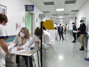 İtalya’da Covid-19’a bağlı can kaybı 75 bini aştı