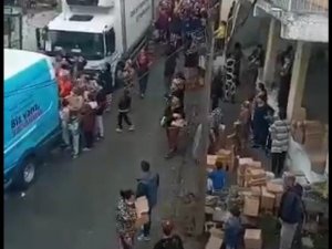İzmir Büyükşehir Belediyesi’nden erzak dağıtımında oluşan izdiham görüntülerine dair açıklama