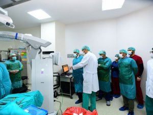Van’a ‘beyin cerrahi ameliyat mikroskobu’ kazandırıldı