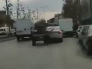 Başıboş at trafiği birbirine kattı