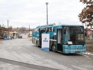 Gezici kütüphane Sincan sokaklarını turlamaya devam ediyor