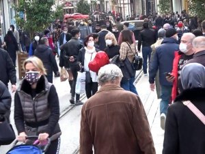 Taksim İstiklal Caddesi’nde 4 günlük sokağa çıkma kısıtlamasının ardından yoğunluk patlaması yaşadı