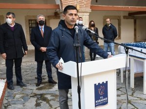 Başkan Günel, uzaktan eğitim öğren öğrencilere toplam 350 tablet dağıttı