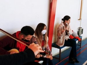 Dikilili gençler Ege türkülerinin izinde