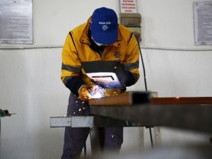 Büyükşehir, otobüs duraklarını kendisi imal ediyor