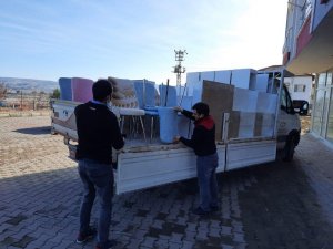 Selendi’de kimsesiz çocuklara çalışma masası desteği