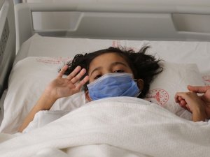 Böbrek nakli olan minik Buse’nin tek arzusu kuru fasulye yiyebilmek