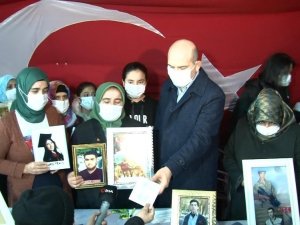 Bakan Soylu’dan İHA’nın evlat nöbetindeki aileleri çektiği belgesele övgü