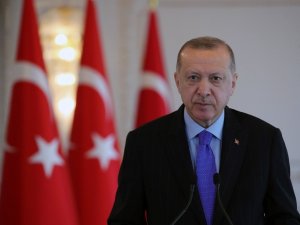Cumhurbaşkanı Erdoğan, “Bu sabah uzaya fırlatılan TÜRKSAT 5A uydumuzla Doğu yörüngesindeki uzay haklarımızı 30 yıl boyunca garanti altına alıyoruz”