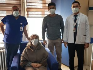 Yemek borusuna sarımsak takılan kadın ölümden döndü