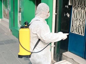 Testi pozitif çıkan vatandaşların apartmanları dezenfekte ediliyor