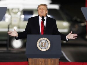 Twitter, Trump’ın ve seçim kampanyasının hesabını askıya aldı