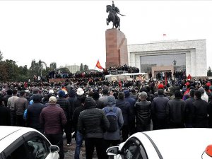 Kırgızistan halkı yarın cumhurbaşkanlığı seçimi ve referandum için sandık başına gidecek