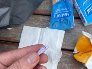 Zabıta ekiplerinin yakaladığı dilencinin üzerinden uyuşturucu çıktı