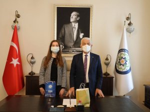 Başarılı öğrenciden Başkan Gürün’e ziyaret