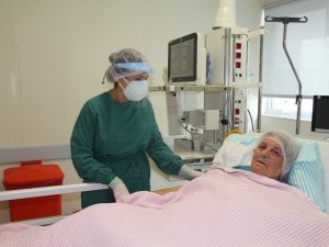 Hastanın ’Evladın olsa böyle bakmaz’ dediği yoğun bakım hemşiresi yaşadıklarını anlattı