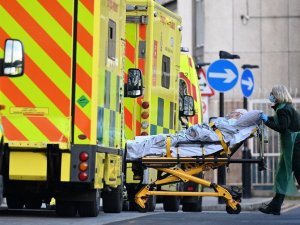 İngiltere’de son 24 saatte 54 bin 940 vaka