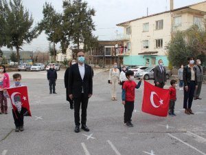 İzmir’de tebessüm ettiren İstiklal Marşı töreni