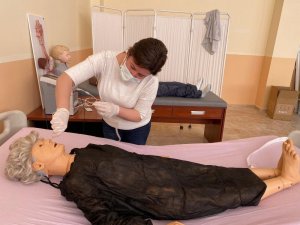 Üniversite eğitimine laboratuvar malzemesi desteği