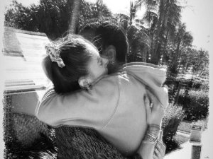 Şeyma Subaşı’dan milyarder sevgilisine “özledim” göndermesi