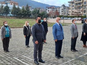 Okul özlemini İstiklal Marşı ile giderdiler