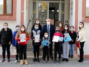 Menteşe Belediyesi 110 öğrenciye tablet dağıttı