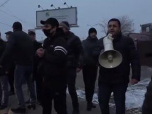 Ermeni muhalifler Paşinyan’ın, Moskova’ya gidişini engellemeye çalıştı