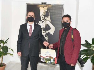 Vali Akbıyık gazetecilerle bir araya geldi