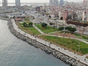 Kısıtlamanın ardından sahilde hafta sonu manzarası