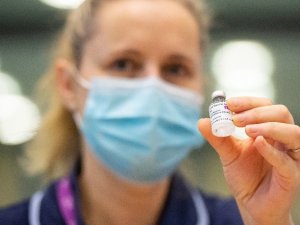 AstraZeneca/Oxford Üniversitesi, aşının AB’de kullanımı için EMA’ya başvurdu