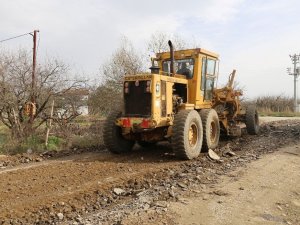 Turgutlu Belediyesi arazi yollarında asfalt hazırlık çalışmasına başladı