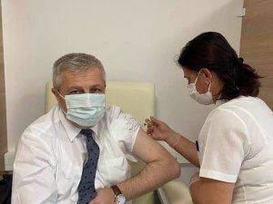 İl Sağlık Müdürü Dr.Yavuzyılmaz, aşının 2. dozunu yaptırdı.