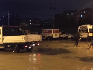 Buca Belediyesi geceden sabaha sağanağa karşı seferber oldu
