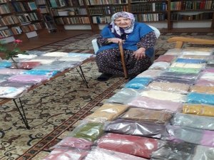 Zeliha nineden soğukta görev yapan askerlere çorap