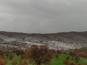 Kula’ya yılın ilk kar yağışı