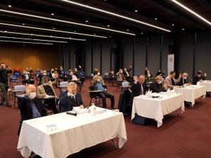Sağlık çalışanlarını ilgilendiren maddeler komisyondan geçti
