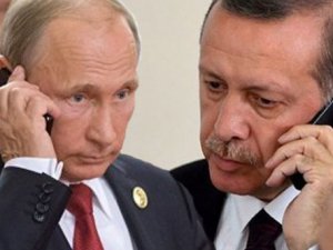 Cumhurbaşkanı Erdoğan ve Putin, Moskova’daki üçlü zirveyi ele aldı