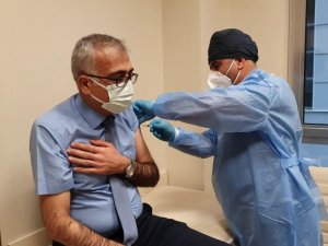 Adıyaman’da sağlık çalışanları aşılanıyor