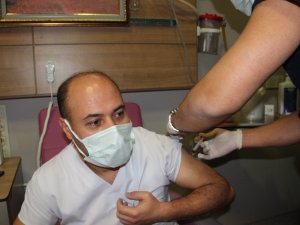 Afyonkarahisar’da Cavid-19 aşıları yapılmaya başlandı