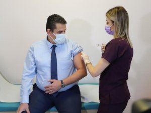 Edirne’de sağlık çalışanlarına Covid-19 aşı uygulaması başladı