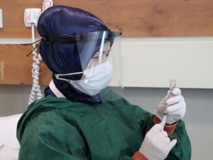 Aşı olan Başhekim Korur: "Halkımızı aşı olmaya davet ediyoruz"