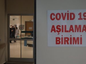 Kırklareli’de sağlık çalışanlarına CoronaVac aşısının ilk dozu yapılmaya başlandı