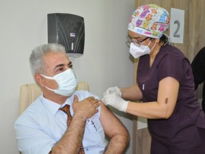 Karaman’da ilk doz aşılar yapılmaya başlandı