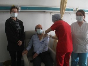 Fethiye’de sağlık çalışanlarına aşı yapılmaya başlandı