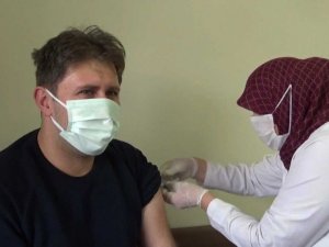 Iğdır’da korona virüs aşısı sağlık çalışanlarına uygulandı