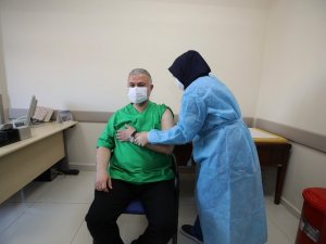 Rektör Şahin de aşı oldu