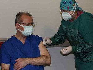 Manisa’da sağlık çalışanlarının aşılaması pazartesi gününe kadar tamamlanacak